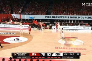 就离谱！西田优太抬膝盖顶赵继伟的腹部，裁判回看后给了郭士强技术犯规